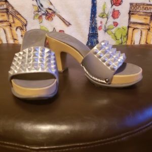 NoSox silver heels